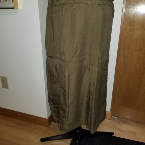 Olive green skirt- size 18/20 - Picture 3 of 5